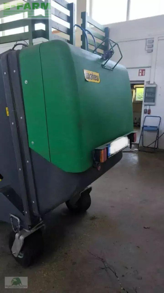 Tracteur agricole John Deere 3046r: photos 12