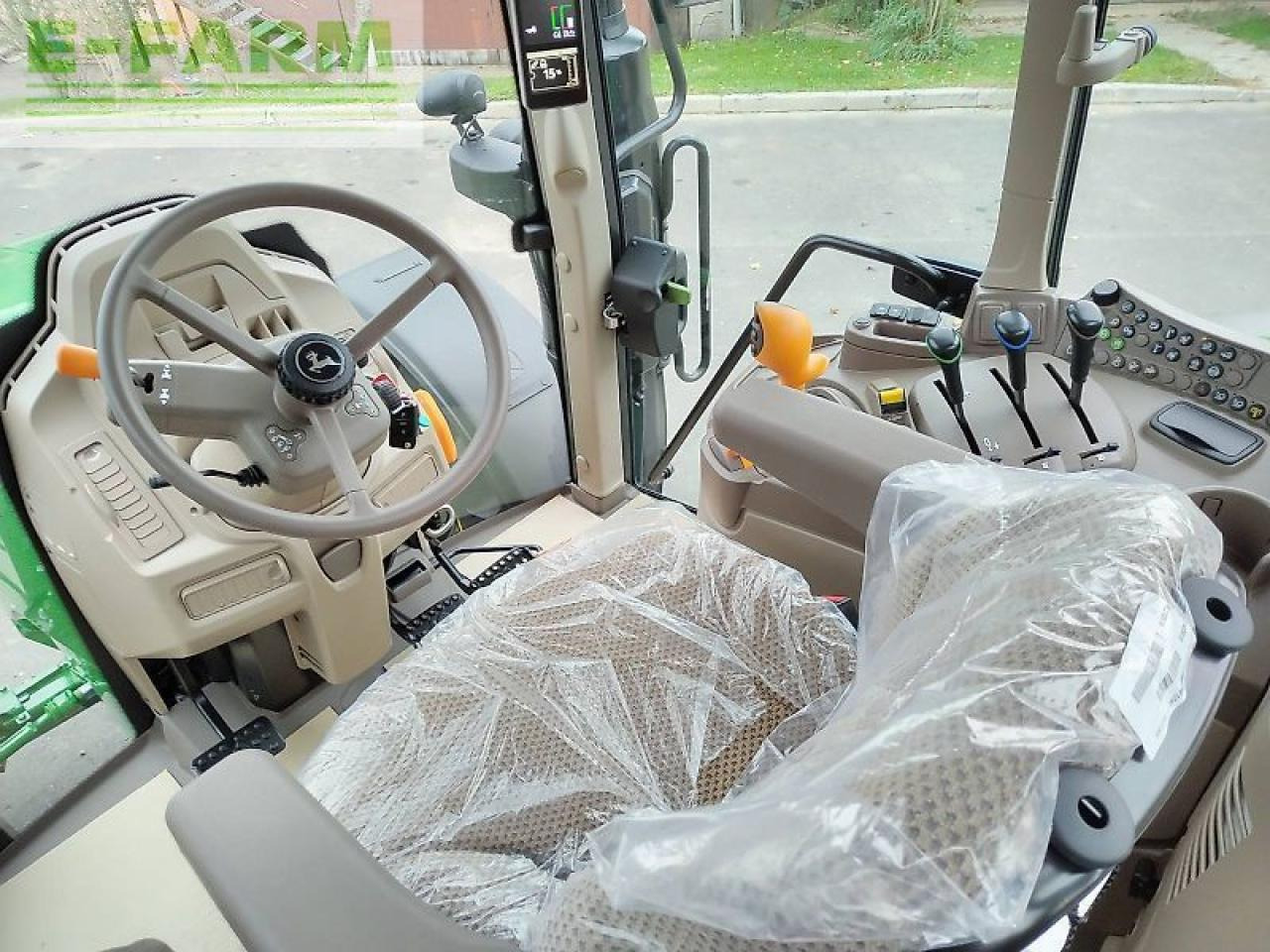 Tracteur agricole John Deere 6100m: photos 12 Tracteur agricole John Deere 6100m: photos 12