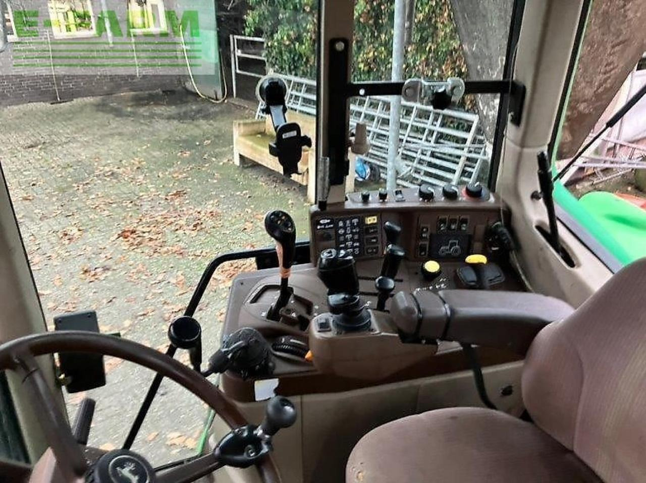 Tracteur agricole John Deere 6820 premium: photos 8 Tracteur agricole John Deere 6820 premium: photos 8