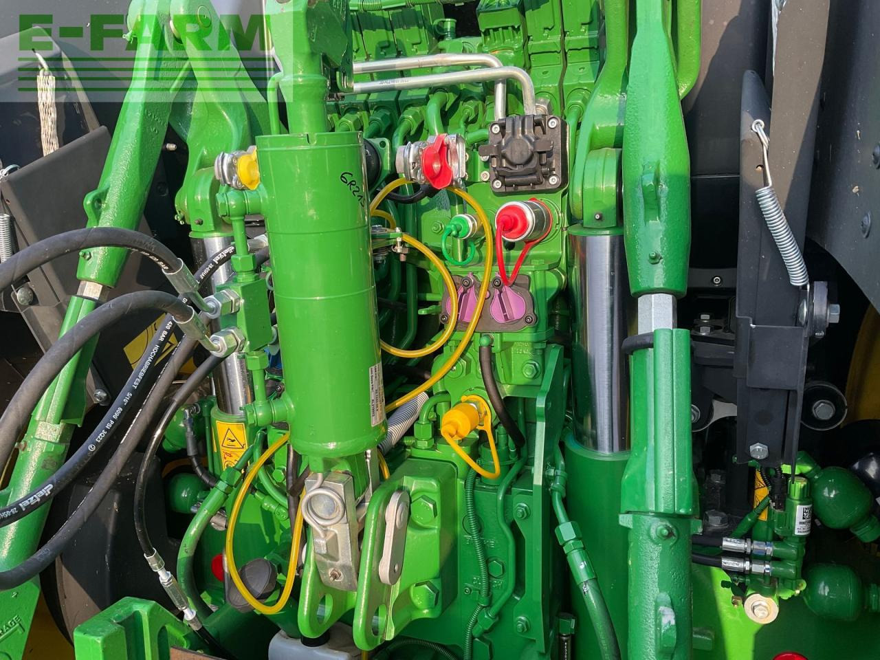 Tracteur agricole John Deere 6R 215: photos 29