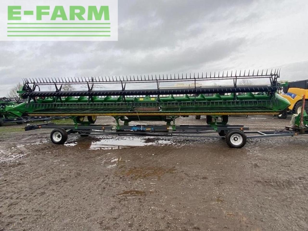 John Deere 735d (10,66m) - Moissoneuse: photos 2 John Deere 735d (10,66m) - Moissoneuse: photos 2