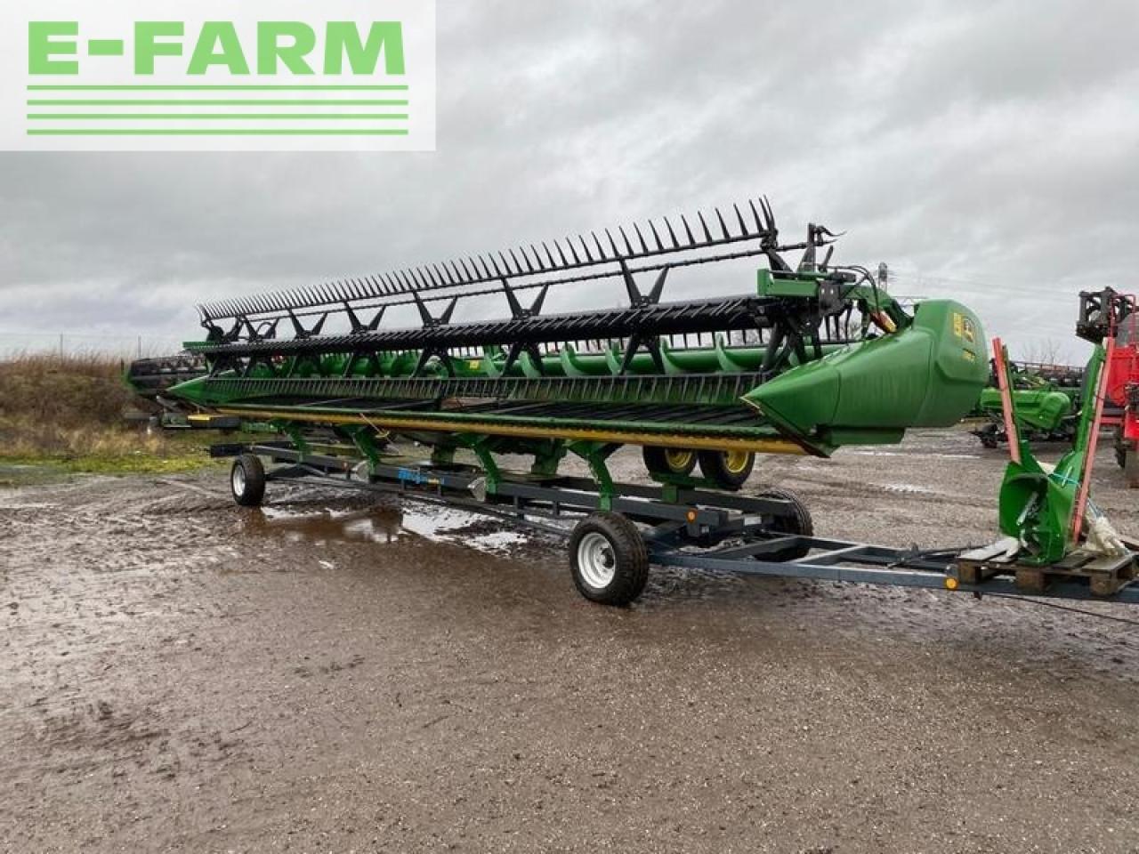 John Deere 735d (10,66m) - Moissoneuse: photos 1 John Deere 735d (10,66m) - Moissoneuse: photos 1