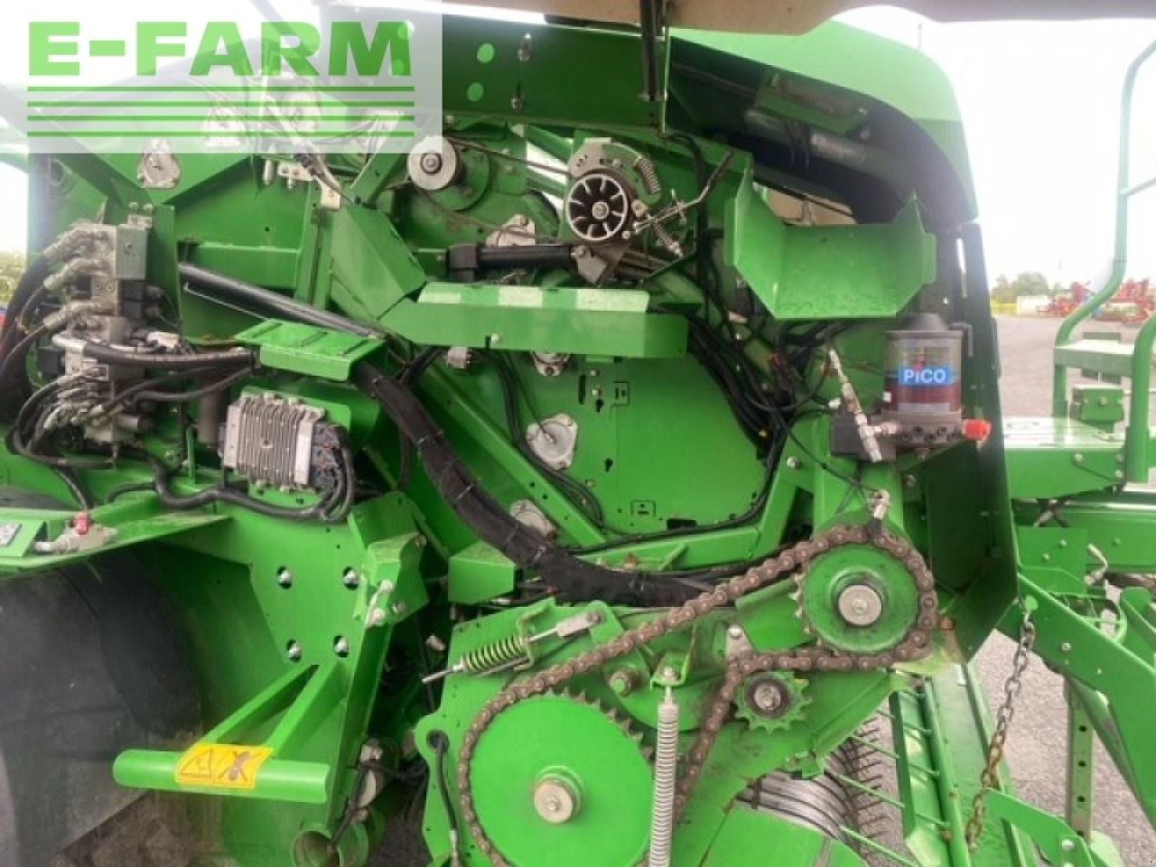 John Deere c441r - Presse à balles cubiques: photos 3 John Deere c441r - Presse à balles cubiques: photos 3