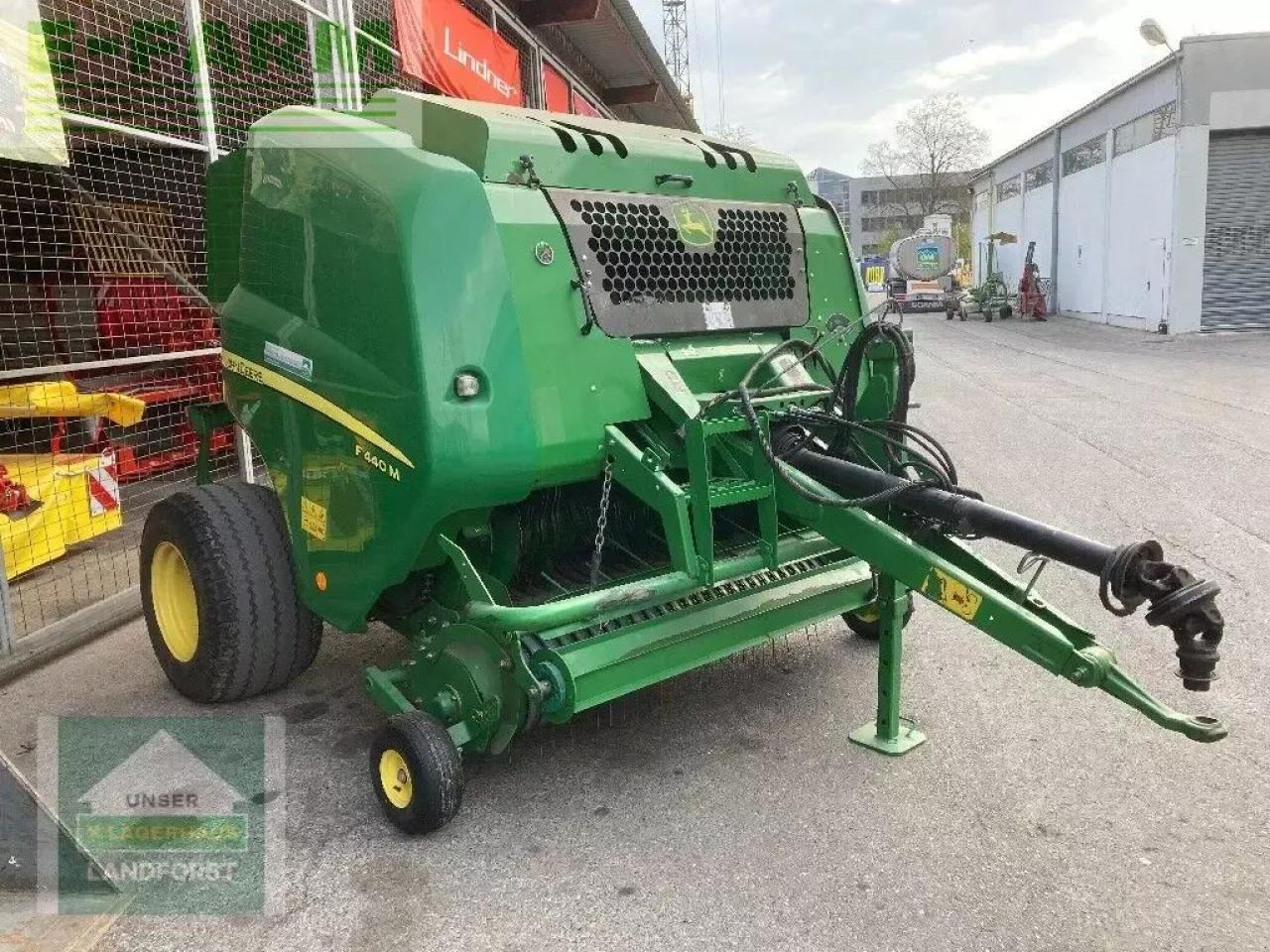 John Deere f440m - Presse à balles cubiques: photos 3 John Deere f440m - Presse à balles cubiques: photos 3