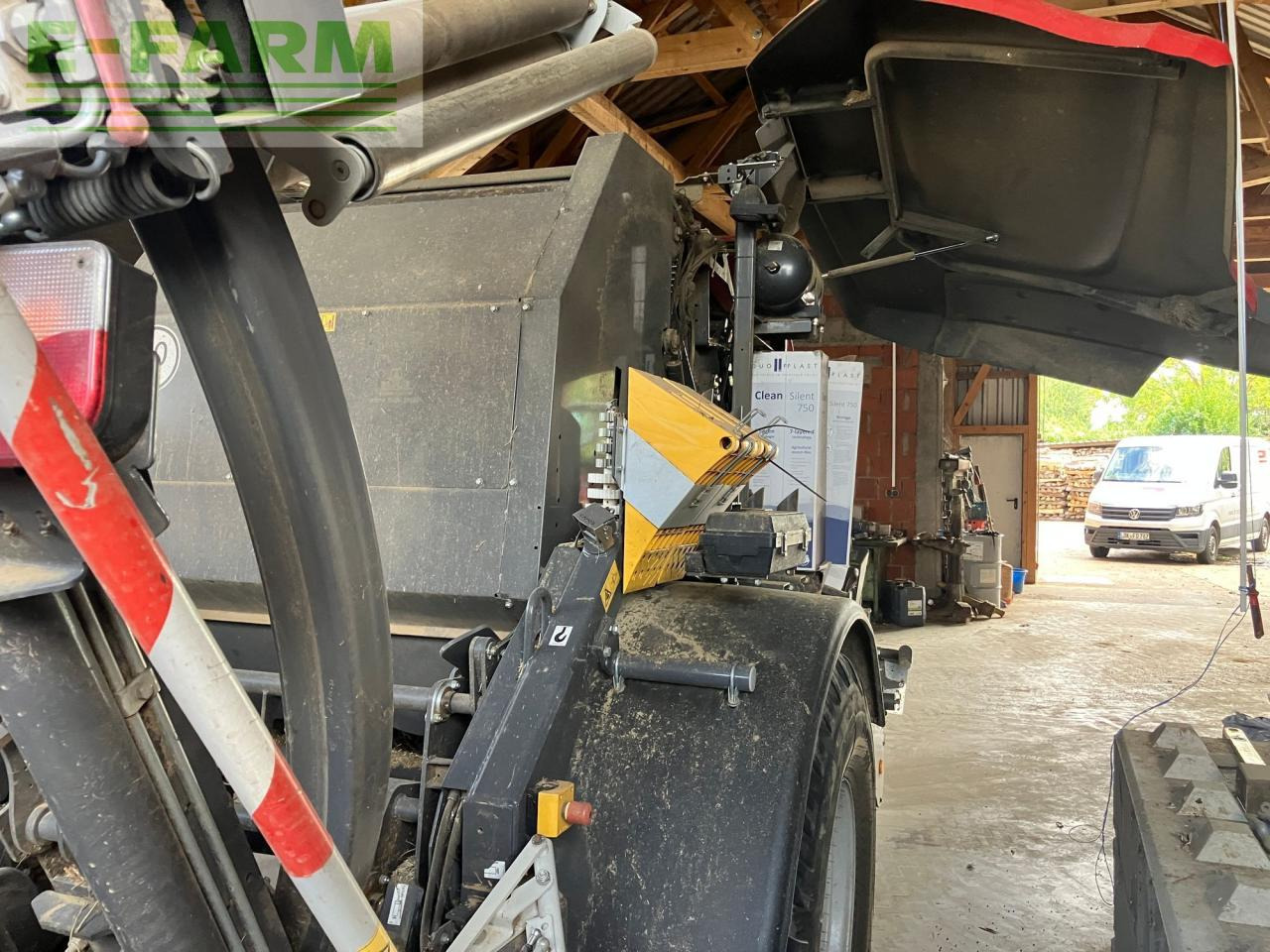 Massey Ferguson 3130F RB - Presse à balles cubiques: photos 4 Massey Ferguson 3130F RB - Presse à balles cubiques: photos 4