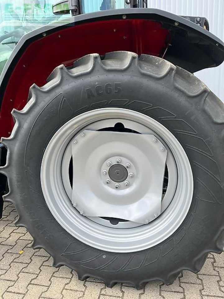 Massey Ferguson 5711m - Tracteur agricole: photos 4 Massey Ferguson 5711m - Tracteur agricole: photos 4