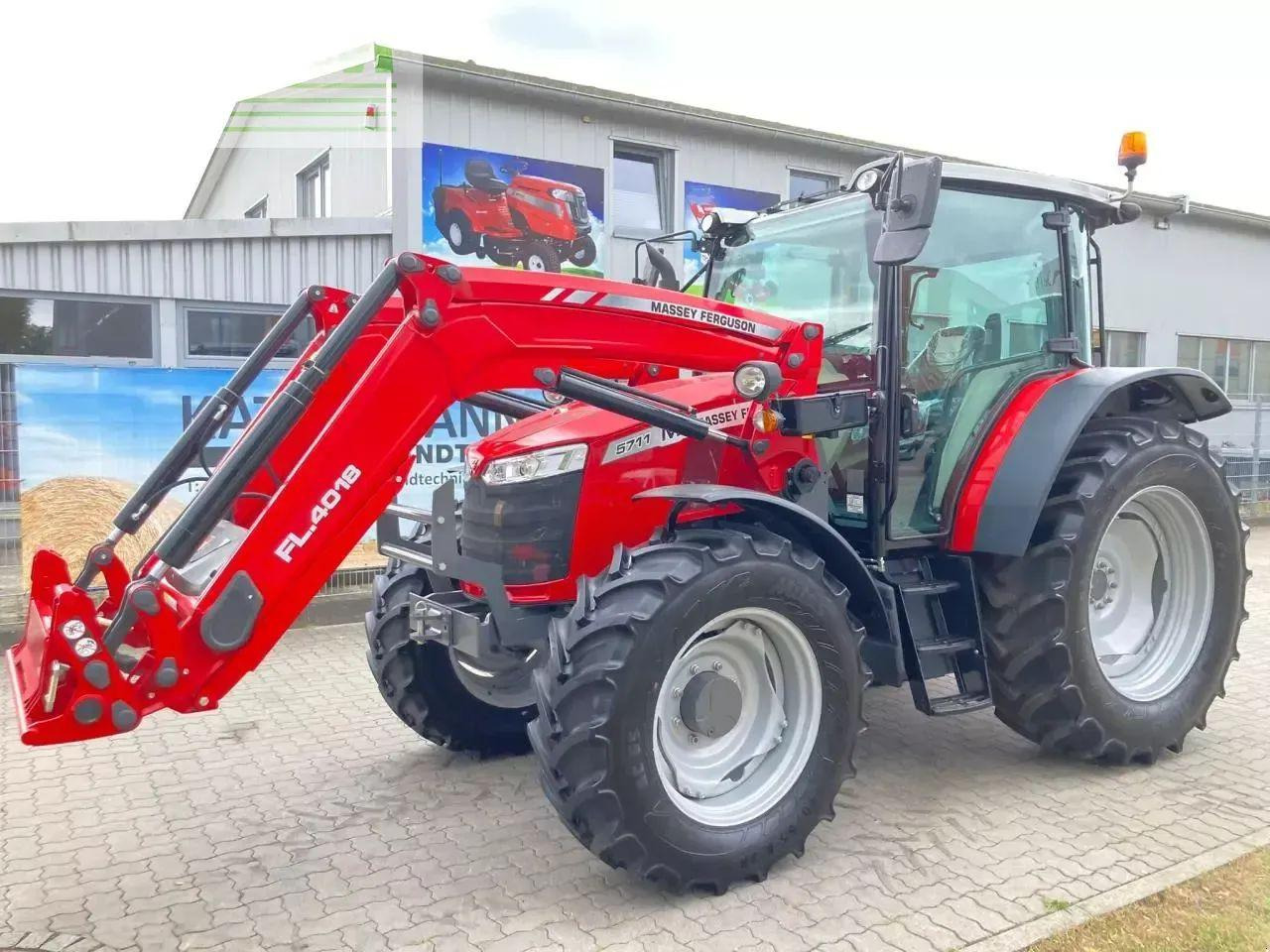Massey Ferguson 5711m dyna 4 neue lagermaschine - Tracteur agricole: photos 2 Massey Ferguson 5711m dyna 4 neue lagermaschine - Tracteur agricole: photos 2