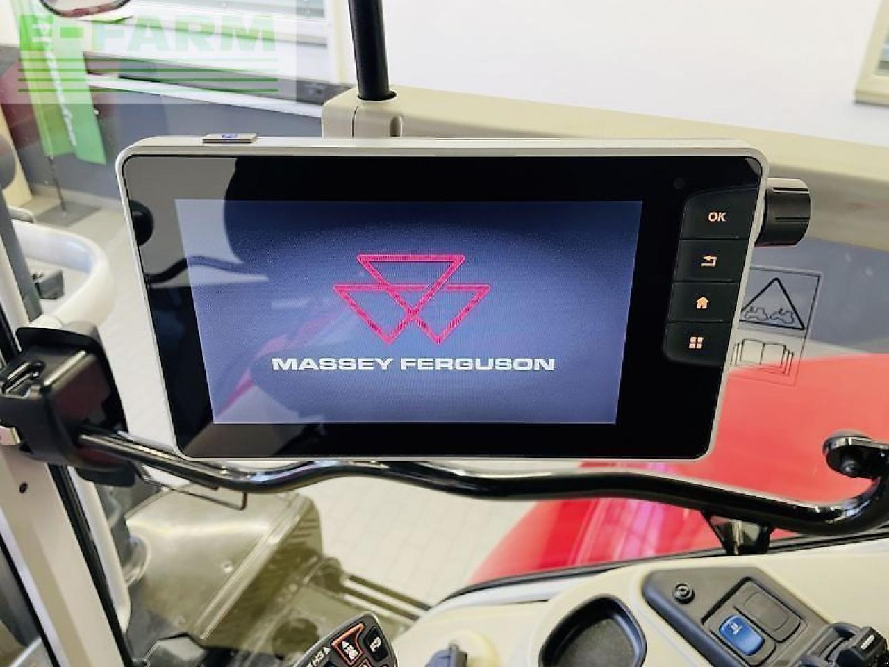 Tracteur agricole Massey Ferguson 6s.180 dyna-vt exclusive Exclusive: photos 21 Tracteur agricole Massey Ferguson 6s.180 dyna-vt exclusive Exclusive: photos 21