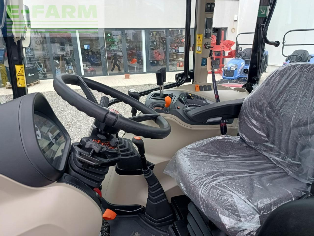 Tracteur agricole Massey Ferguson mf 4708 m kabine: photos 6