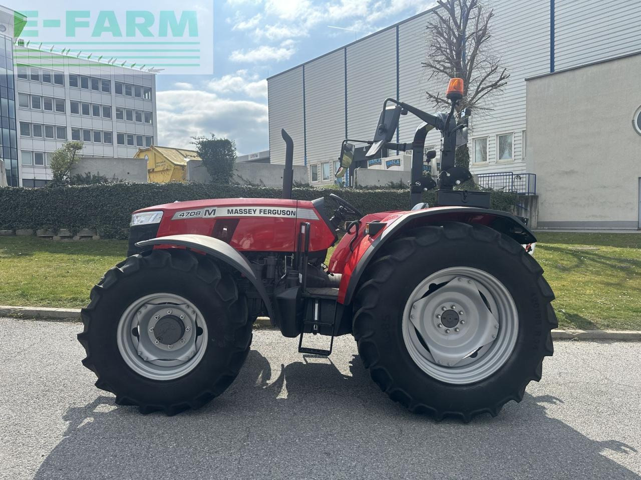 Massey Ferguson mf 4708 m plattform - Tracteur agricole: photos 3 Massey Ferguson mf 4708 m plattform - Tracteur agricole: photos 3