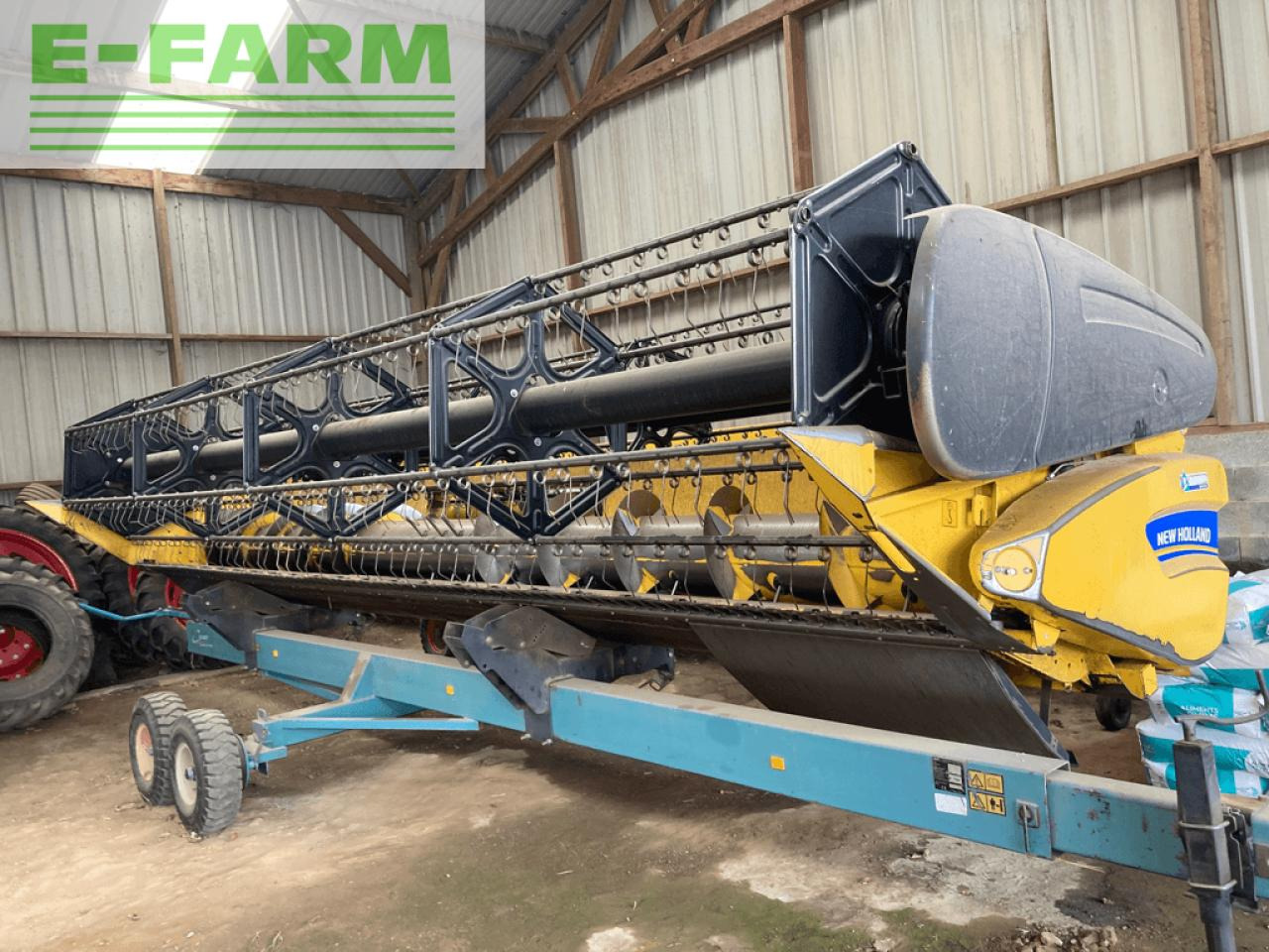 New Holland 7m30 - Moissoneuse: photos 2 New Holland 7m30 - Moissoneuse: photos 2
