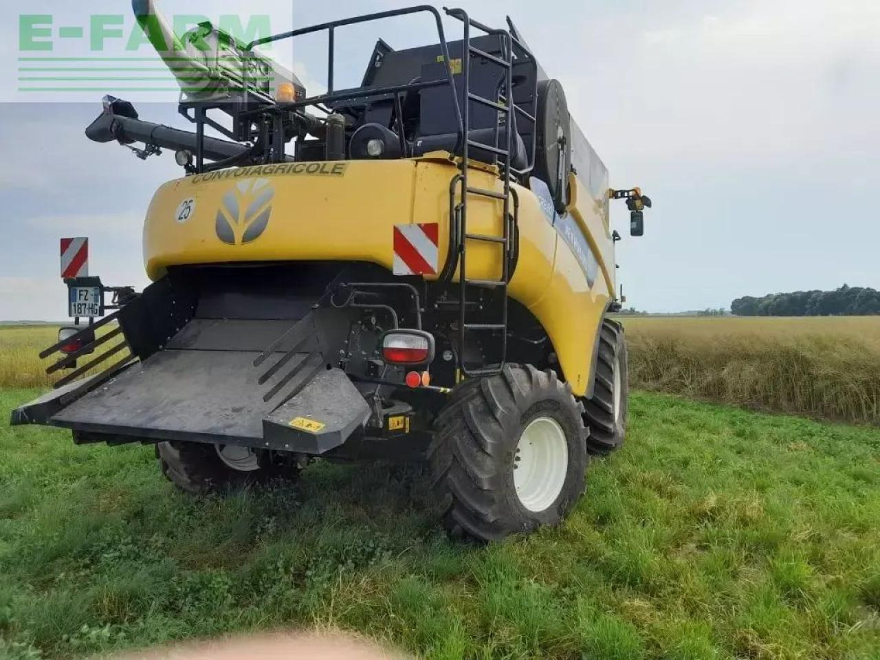New Holland cr 8.80 - Moissonneuse-batteuse: photos 4 New Holland cr 8.80 - Moissonneuse-batteuse: photos 4