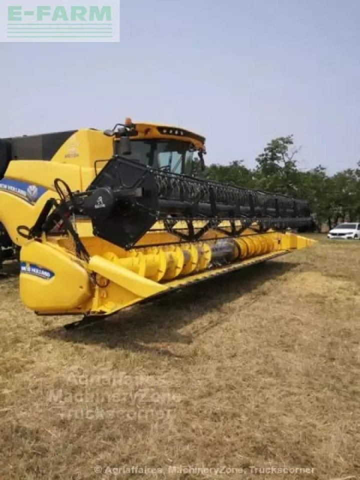 New Holland cr 8.90 - Moissonneuse-batteuse: photos 3 New Holland cr 8.90 - Moissonneuse-batteuse: photos 3