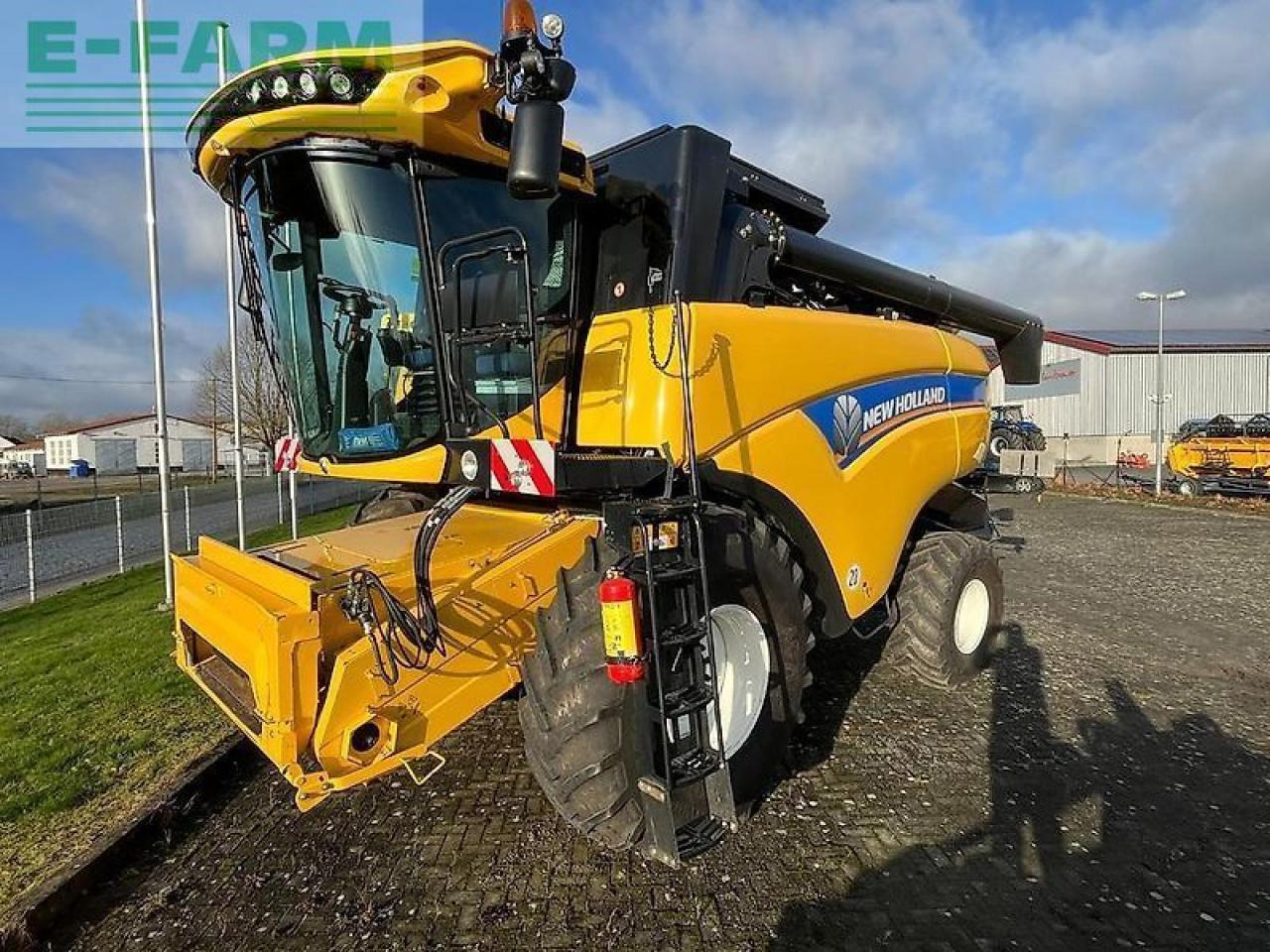 New Holland cx 6.90 schüttler mähdrescher + 7,6m sw + sww - Moissonneuse-batteuse: photos 1 New Holland cx 6.90 schüttler mähdrescher + 7,6m sw + sww - Moissonneuse-batteuse: photos 1
