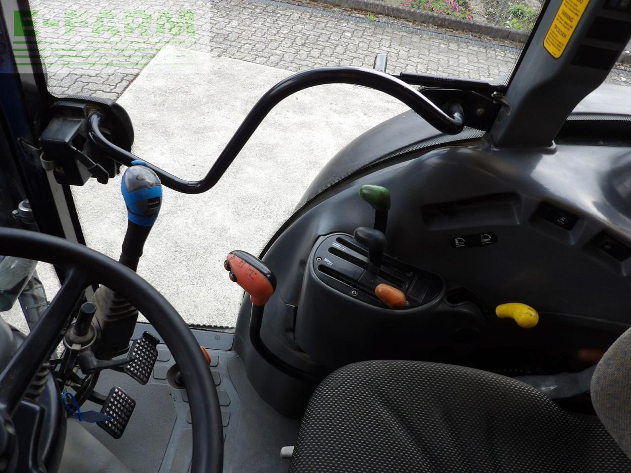 Tracteur agricole New Holland new holland tn 85 ss: photos 6 Tracteur agricole New Holland new holland tn 85 ss: photos 6