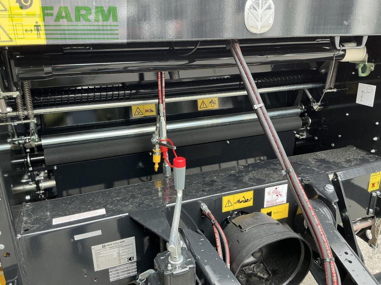 New Holland roll-bar 120 utility - Presse à balles cubiques: photos 5 New Holland roll-bar 120 utility - Presse à balles cubiques: photos 5