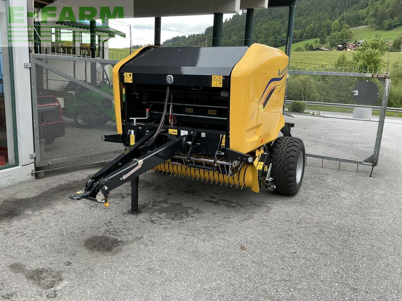 New Holland roll-bar 120 utility - Presse à balles cubiques: photos 1 New Holland roll-bar 120 utility - Presse à balles cubiques: photos 1