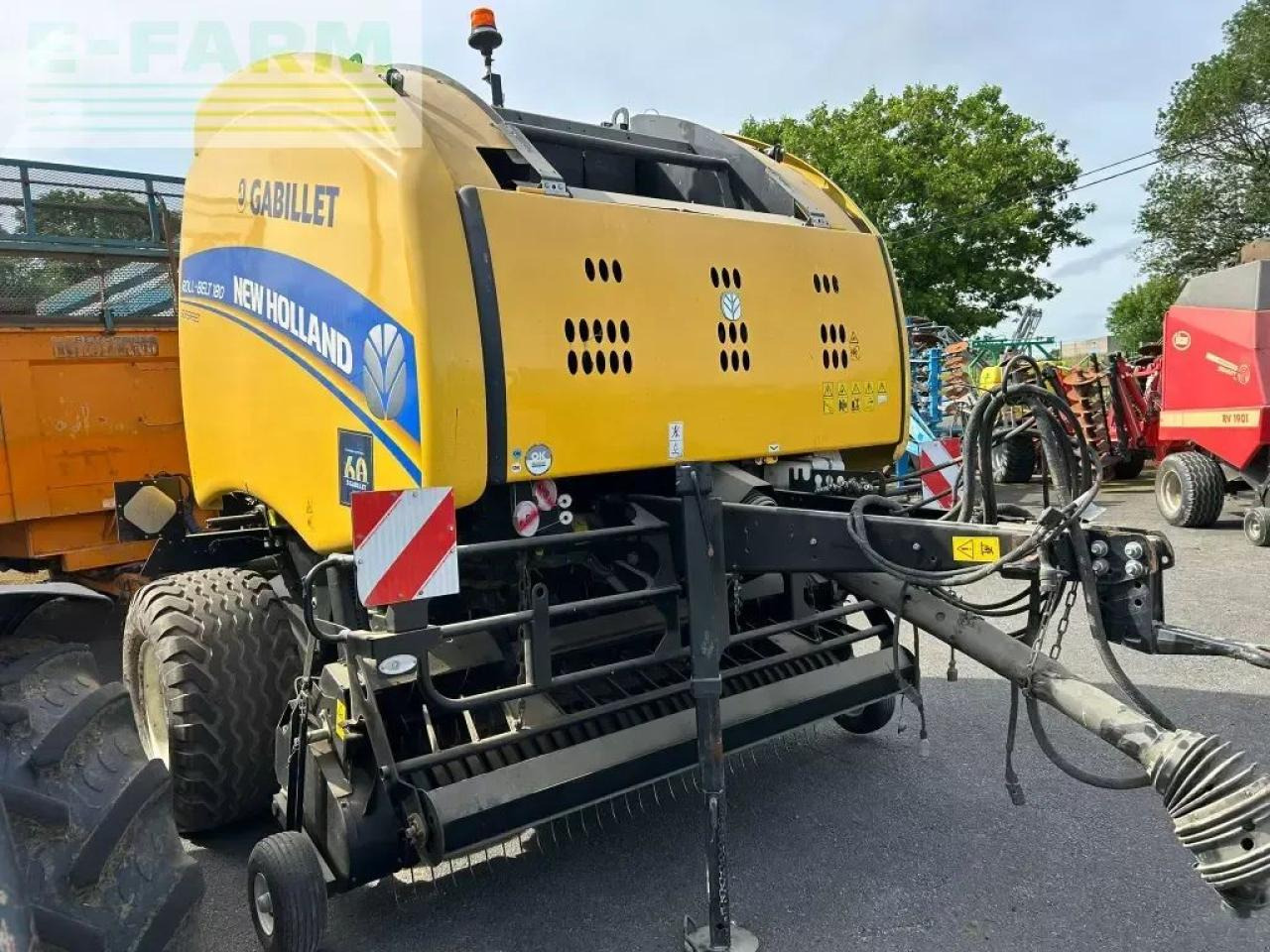 New Holland roll-belt180 - Presse à balles cubiques: photos 2 New Holland roll-belt180 - Presse à balles cubiques: photos 2