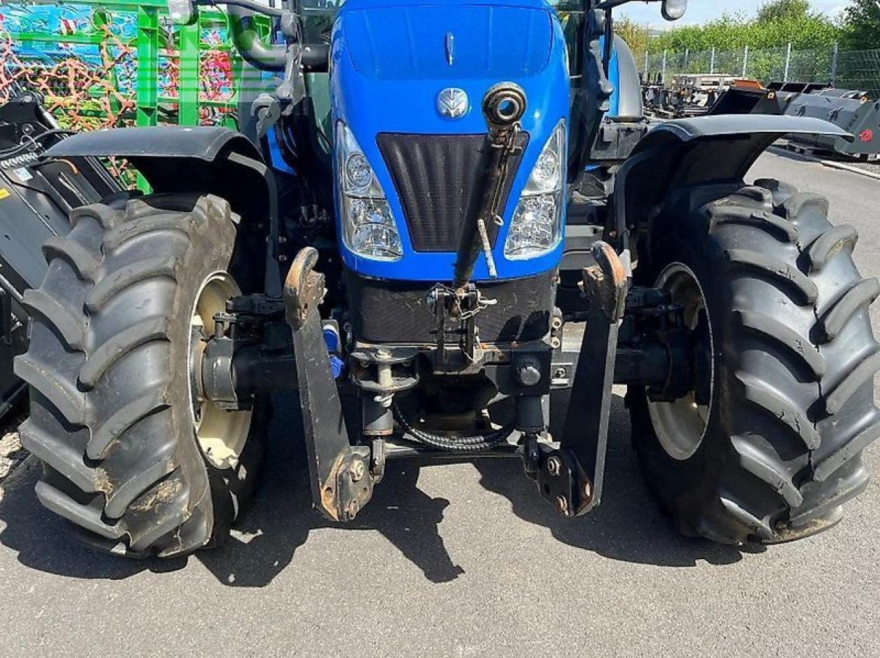 New Holland t 5.100 dc - Tracteur agricole: photos 4 New Holland t 5.100 dc - Tracteur agricole: photos 4