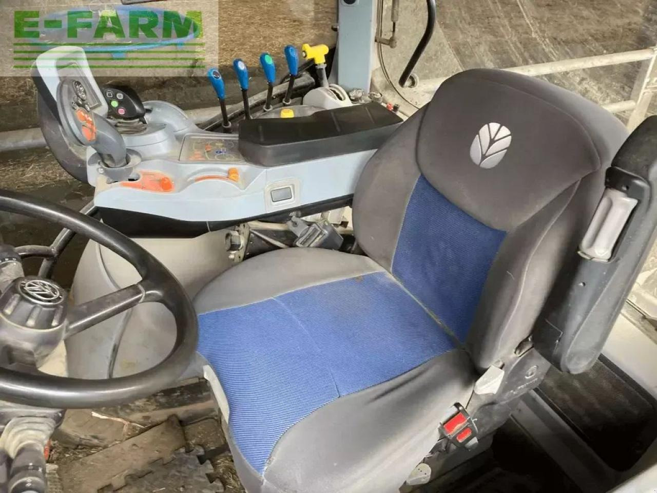 New Holland t5.120 dynamic command - Tracteur agricole: photos 4 New Holland t5.120 dynamic command - Tracteur agricole: photos 4