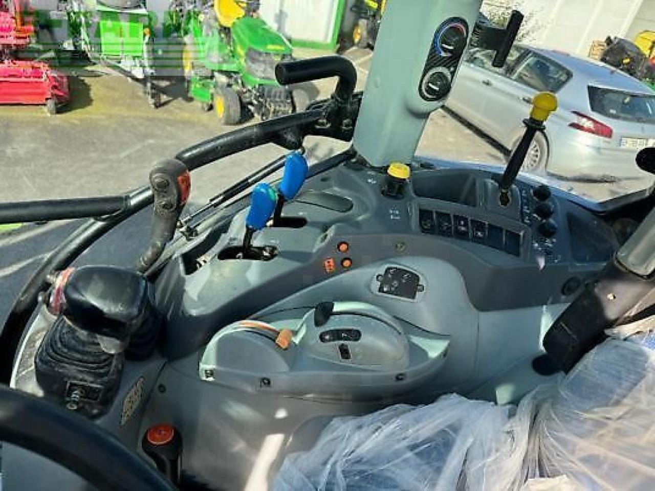 Tracteur agricole New Holland t5.95: photos 9