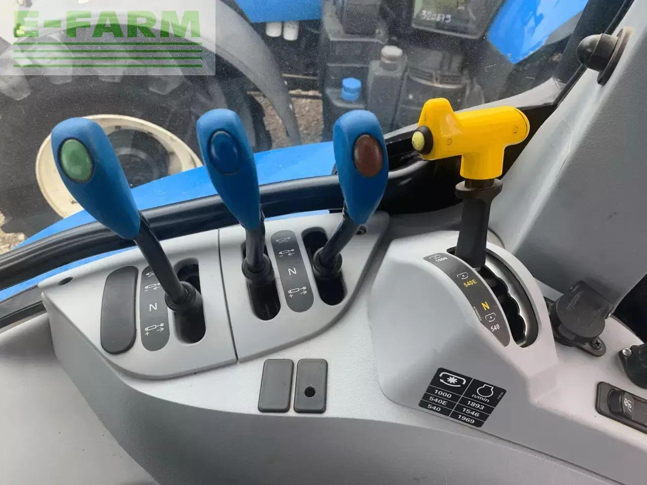 New Holland t6.145 dynamic command - Tracteur agricole: photos 5 New Holland t6.145 dynamic command - Tracteur agricole: photos 5