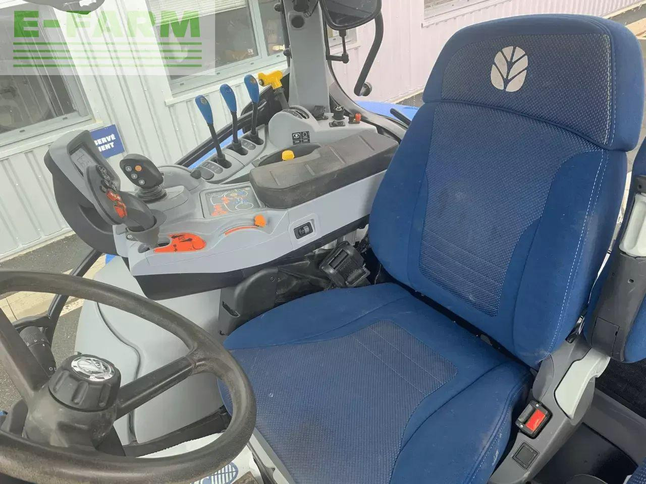New Holland t6.145 dynamic command - Tracteur agricole: photos 3 New Holland t6.145 dynamic command - Tracteur agricole: photos 3