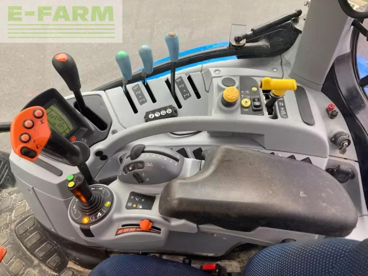 New Holland t6.155 - Tracteur agricole: photos 3 New Holland t6.155 - Tracteur agricole: photos 3