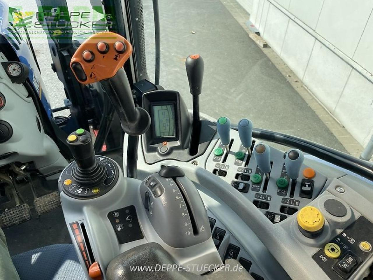 Tracteur agricole New Holland t6.180: photos 14 Tracteur agricole New Holland t6.180: photos 14