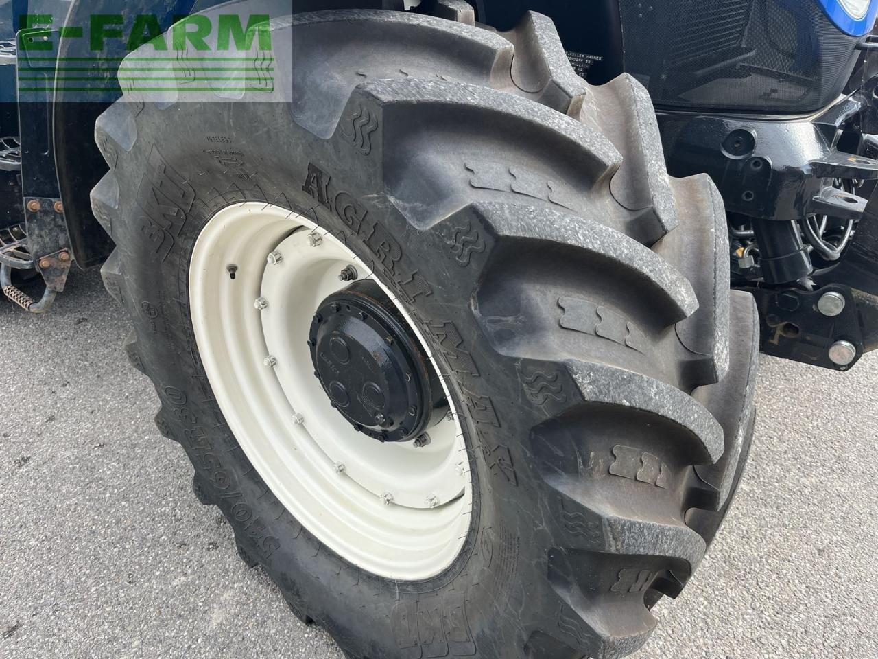 New Holland t6090 range & power command - Tracteur agricole: photos 5 New Holland t6090 range & power command - Tracteur agricole: photos 5