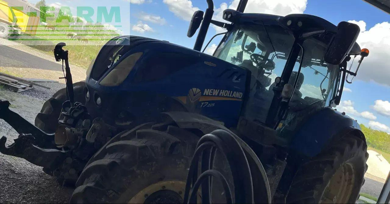 New Holland t7.225 ac n°1 - Tracteur agricole: photos 2 New Holland t7.225 ac n°1 - Tracteur agricole: photos 2