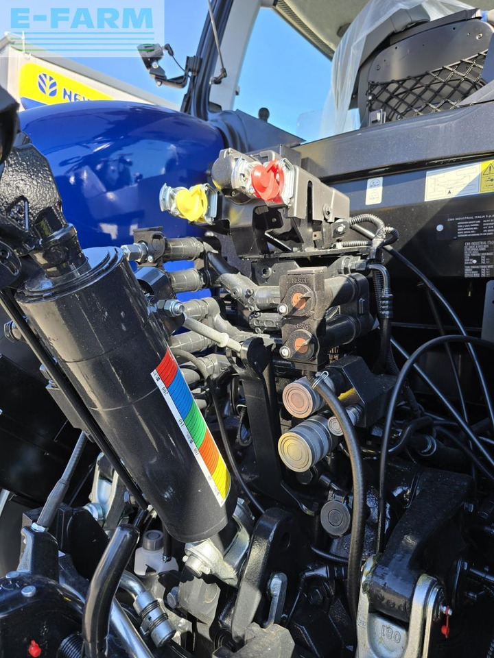 New Holland t7.225 auto command sidewinder ii (stage v) - Tracteur agricole: photos 5 New Holland t7.225 auto command sidewinder ii (stage v) - Tracteur agricole: photos 5