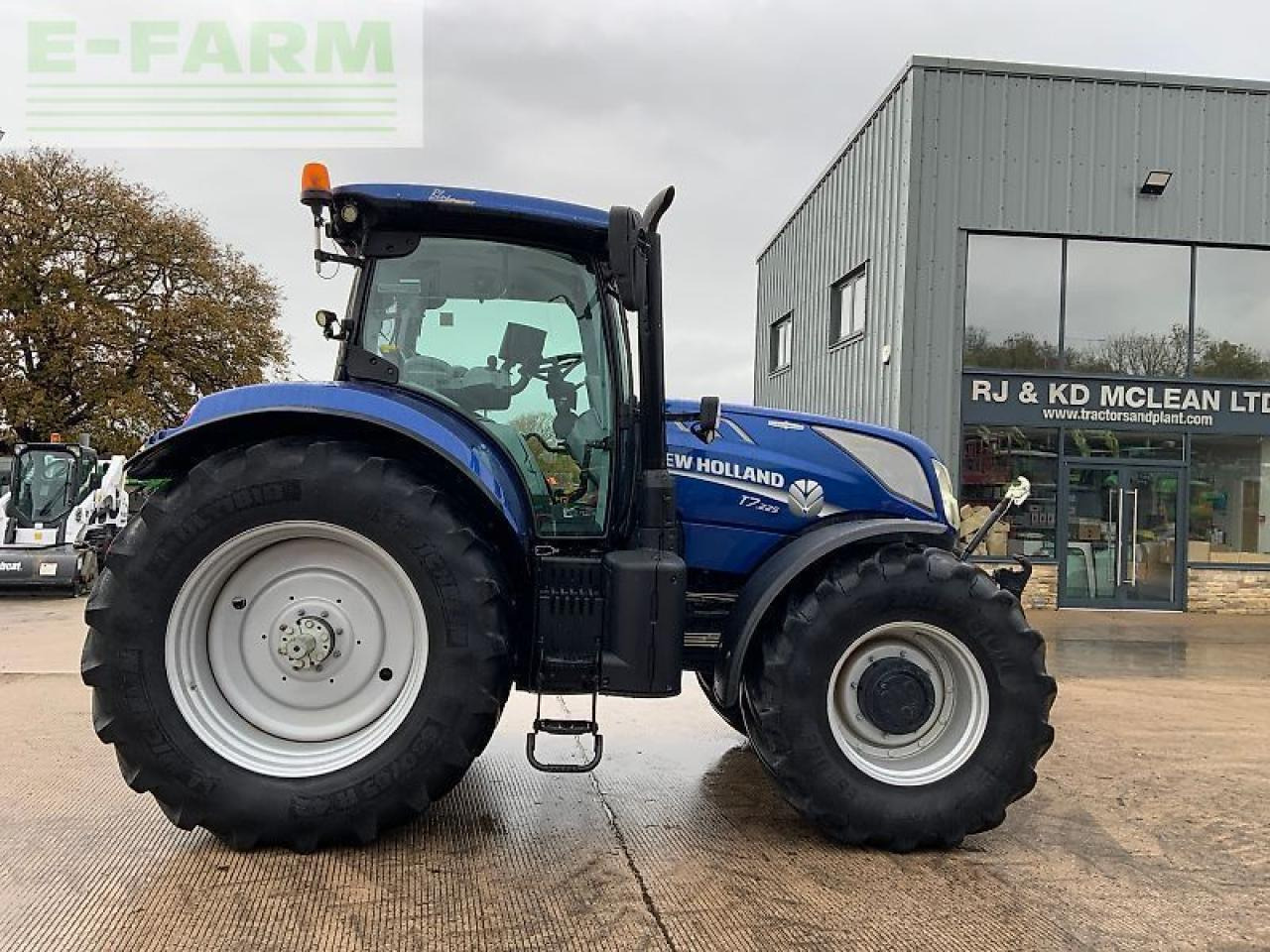 New Holland t7.225 blue power tractor (st25102) - Tracteur agricole: photos 1 New Holland t7.225 blue power tractor (st25102) - Tracteur agricole: photos 1