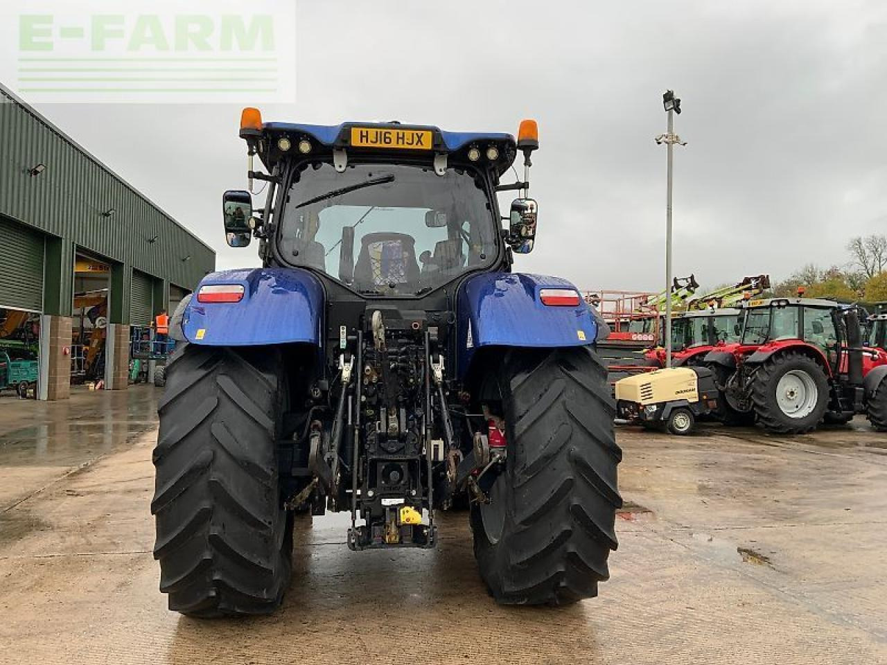 New Holland t7.225 blue power tractor (st25102) - Tracteur agricole: photos 3 New Holland t7.225 blue power tractor (st25102) - Tracteur agricole: photos 3