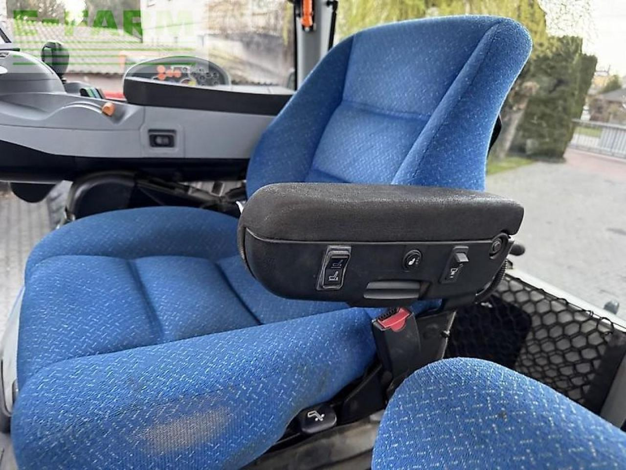Tracteur agricole New Holland t8.330 ultra command: photos 11