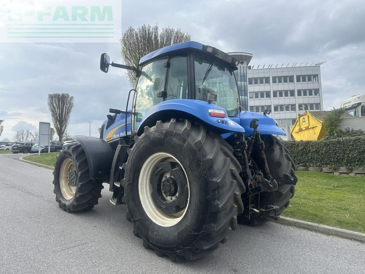 New Holland t8040 - Tracteur agricole: photos 4 New Holland t8040 - Tracteur agricole: photos 4