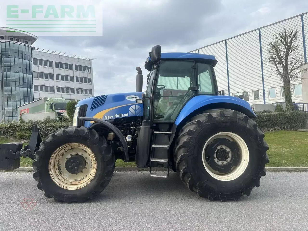 New Holland t8040 - Tracteur agricole: photos 3 New Holland t8040 - Tracteur agricole: photos 3