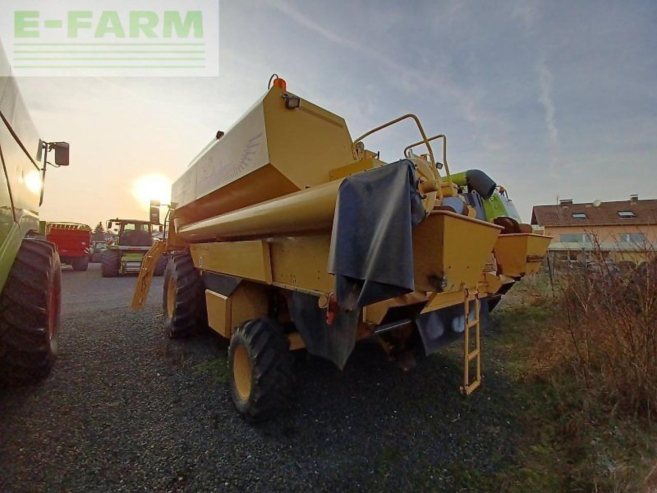 New Holland tf 78 - Moissonneuse-batteuse: photos 4 New Holland tf 78 - Moissonneuse-batteuse: photos 4