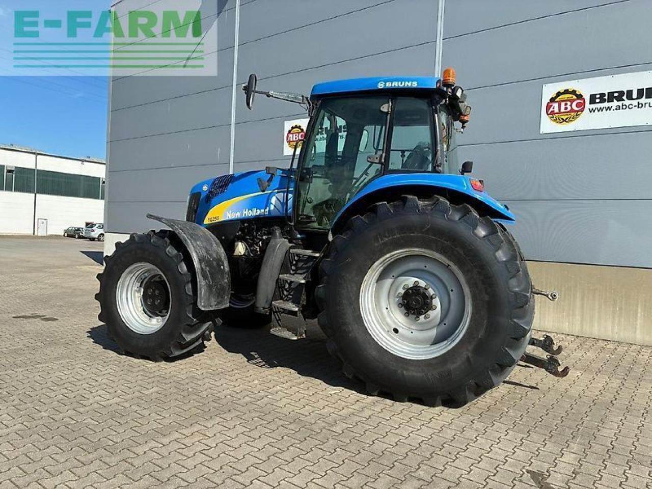 New Holland tg 255 - Tracteur agricole: photos 2 New Holland tg 255 - Tracteur agricole: photos 2