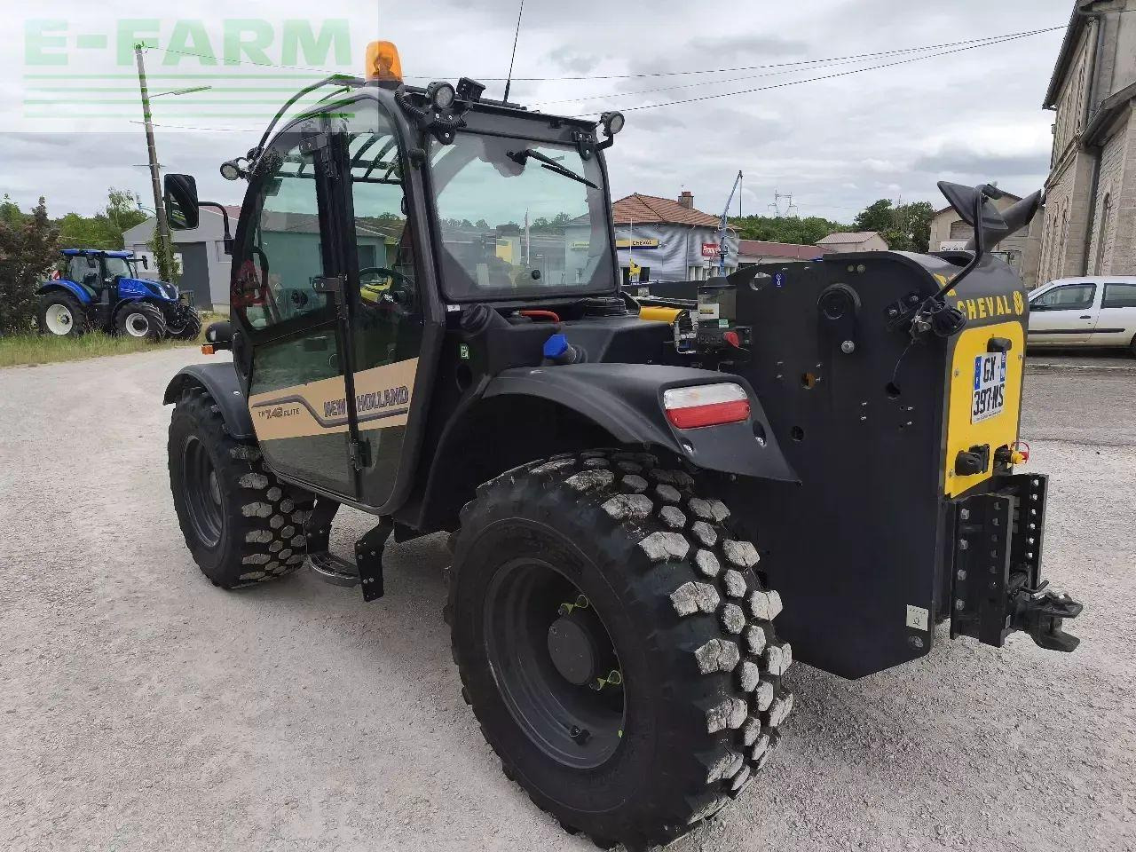 New Holland th 7.42 elite - Chariot télescopique: photos 2 New Holland th 7.42 elite - Chariot télescopique: photos 2