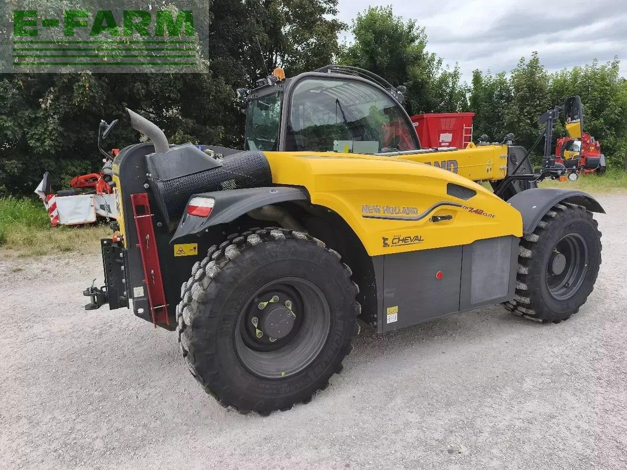 New Holland th 7.42 elite - Chariot télescopique: photos 3 New Holland th 7.42 elite - Chariot télescopique: photos 3