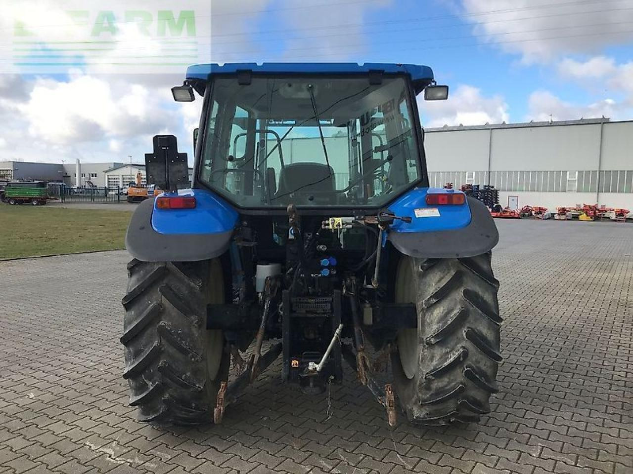 New Holland tl 90 a dt A - Tracteur agricole: photos 3 New Holland tl 90 a dt A - Tracteur agricole: photos 3