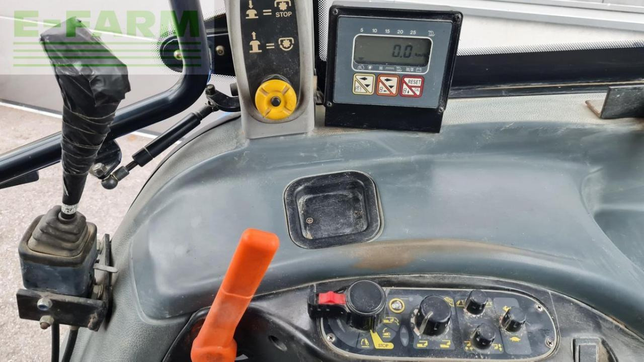 New Holland tl100 (4wd) - Tracteur agricole: photos 3 New Holland tl100 (4wd) - Tracteur agricole: photos 3