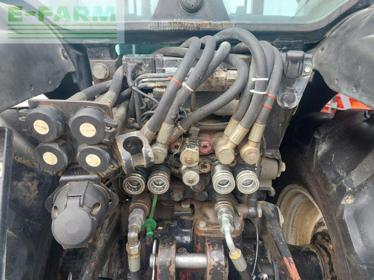 New Holland tn 75 v dt - Tracteur agricole: photos 4 New Holland tn 75 v dt - Tracteur agricole: photos 4