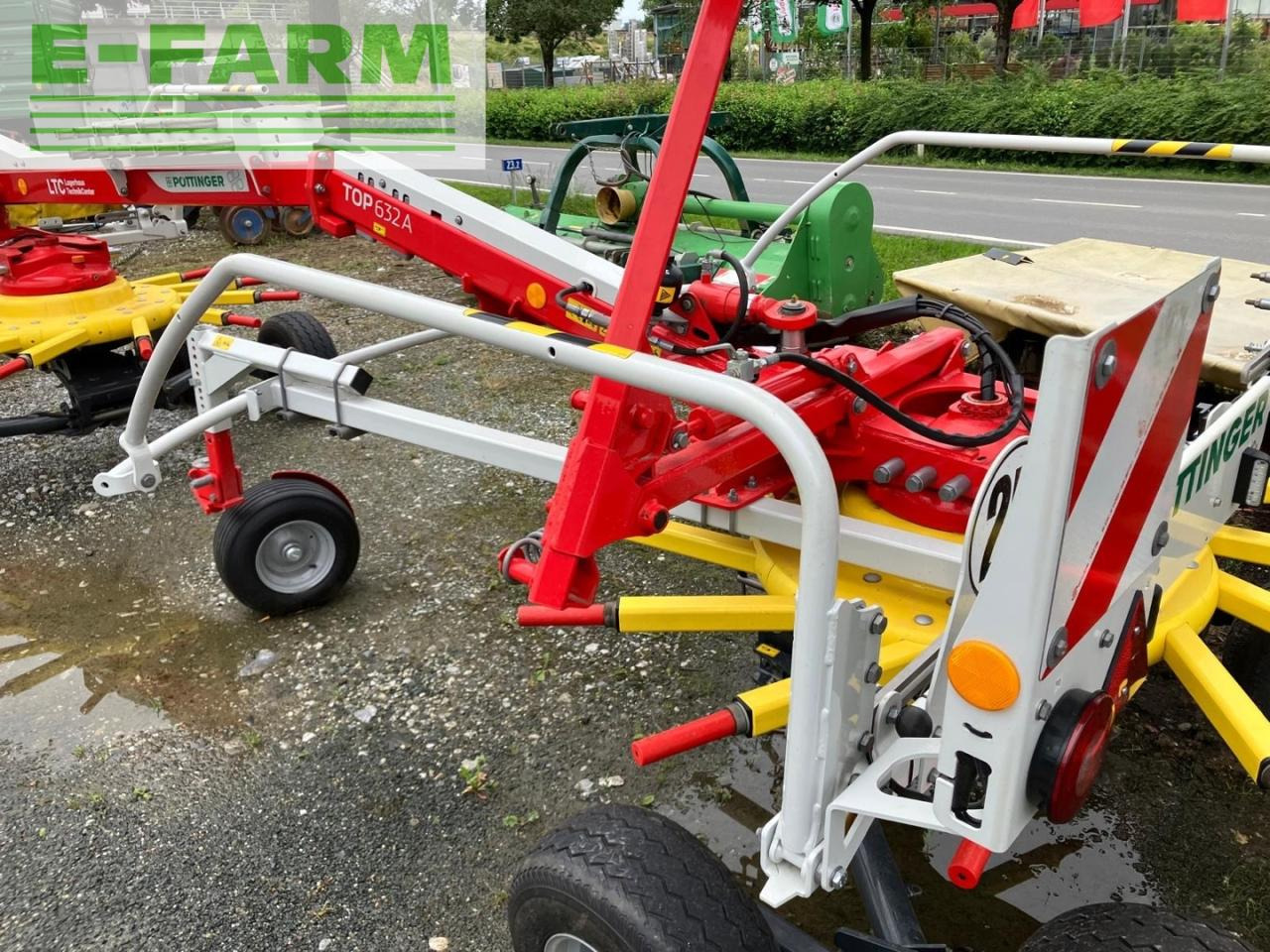 Pöttinger Top 632 A - Faneuse: photos 1 Pöttinger Top 632 A - Faneuse: photos 1