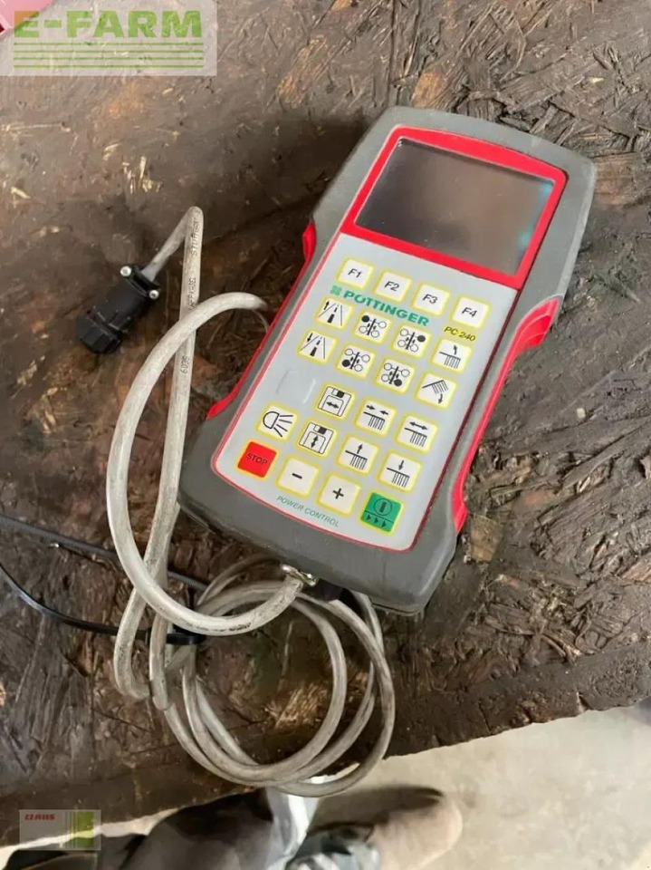 Pöttinger top 1403 c - Faneuse: photos 3 Pöttinger top 1403 c - Faneuse: photos 3