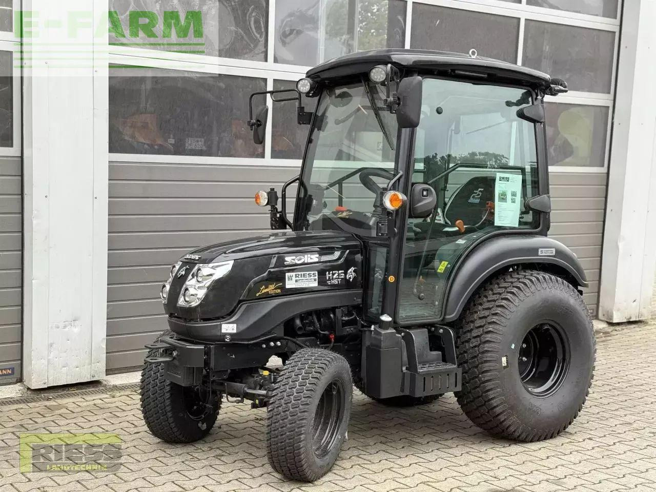Solis 26 hst kabine panther (black) - Tracteur agricole: photos 1 Solis 26 hst kabine panther (black) - Tracteur agricole: photos 1