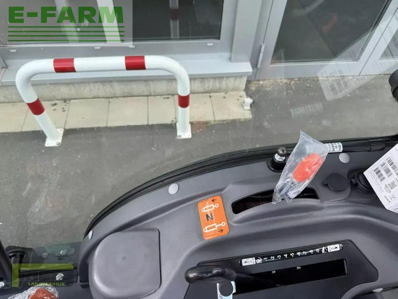 Solis 26 hst kabine panther (black) - Tracteur agricole: photos 5 Solis 26 hst kabine panther (black) - Tracteur agricole: photos 5