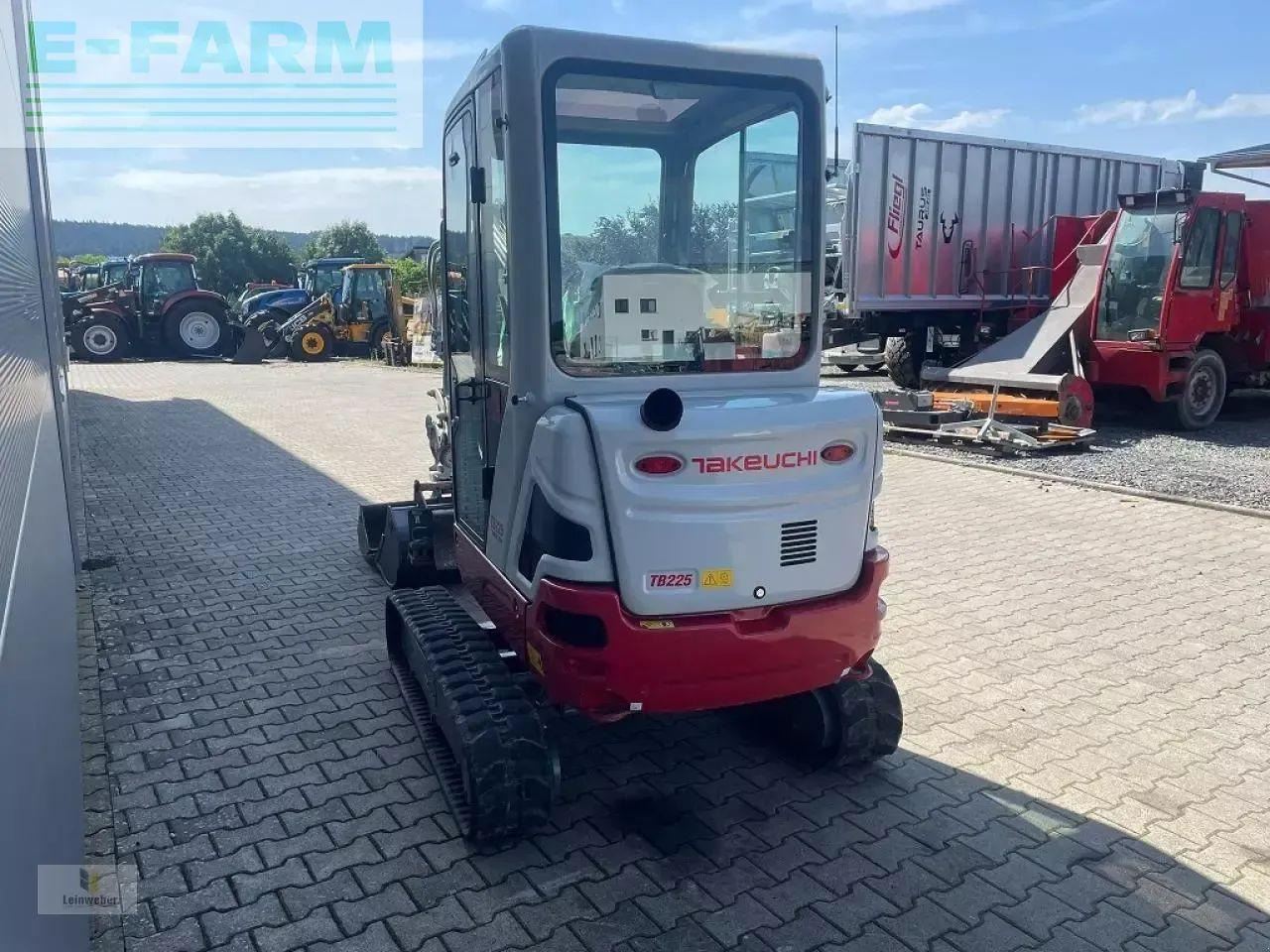 Takeuchi tb 225 v4 - Mini pelle: photos 4 Takeuchi tb 225 v4 - Mini pelle: photos 4