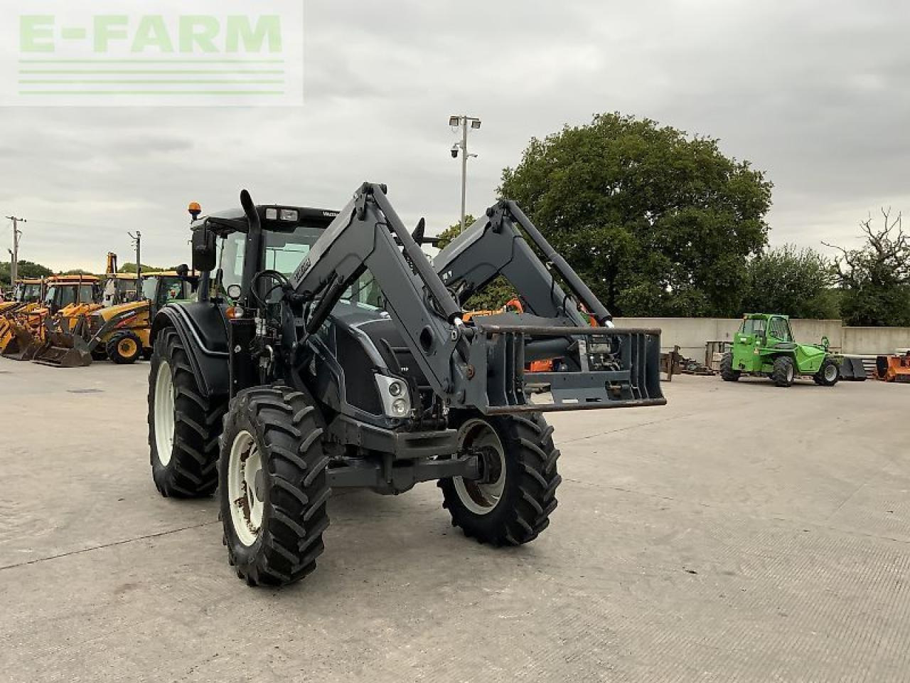 Valtra n113 hi tech tractor (st23833) - Tracteur agricole: photos 4 Valtra n113 hi tech tractor (st23833) - Tracteur agricole: photos 4